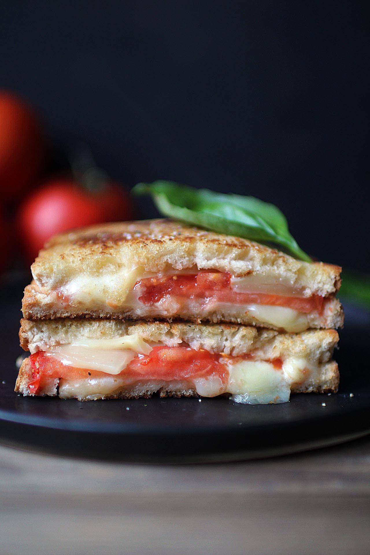 grilled-cheese-tomatoes-basil