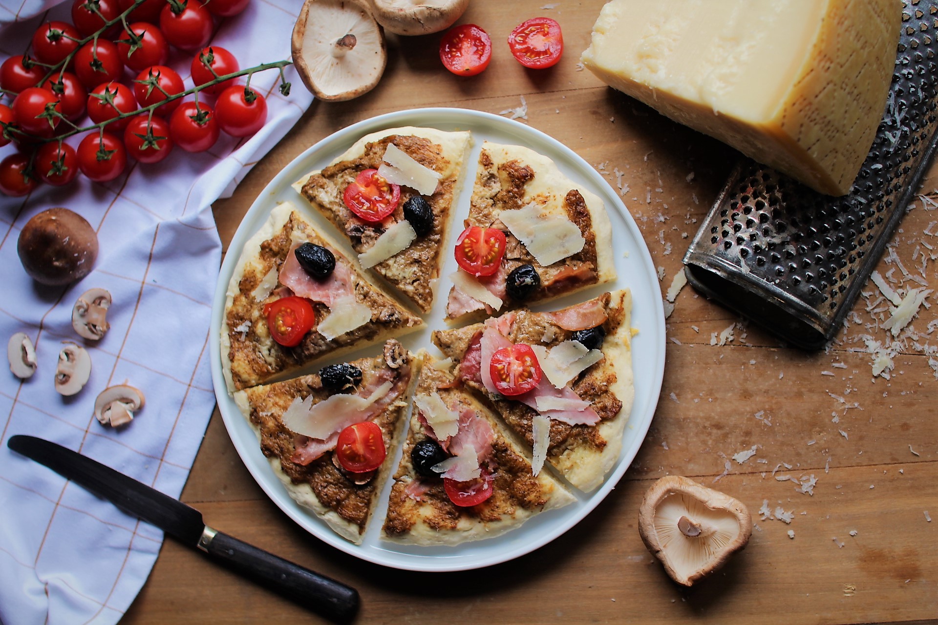 recette_pizza_sans_sauce_tomate_champignons__royal_chill