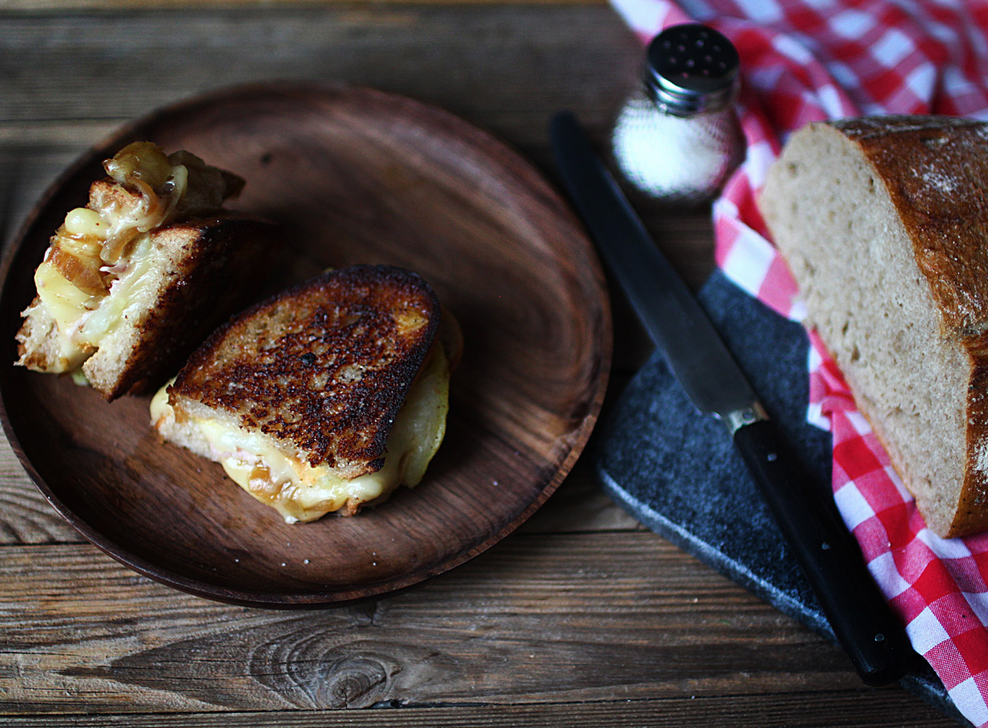 croque-raclette-grilled_cheese_royal-chill