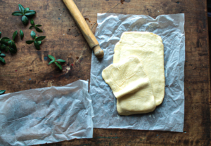 le façonnage de la brioche feuilletée