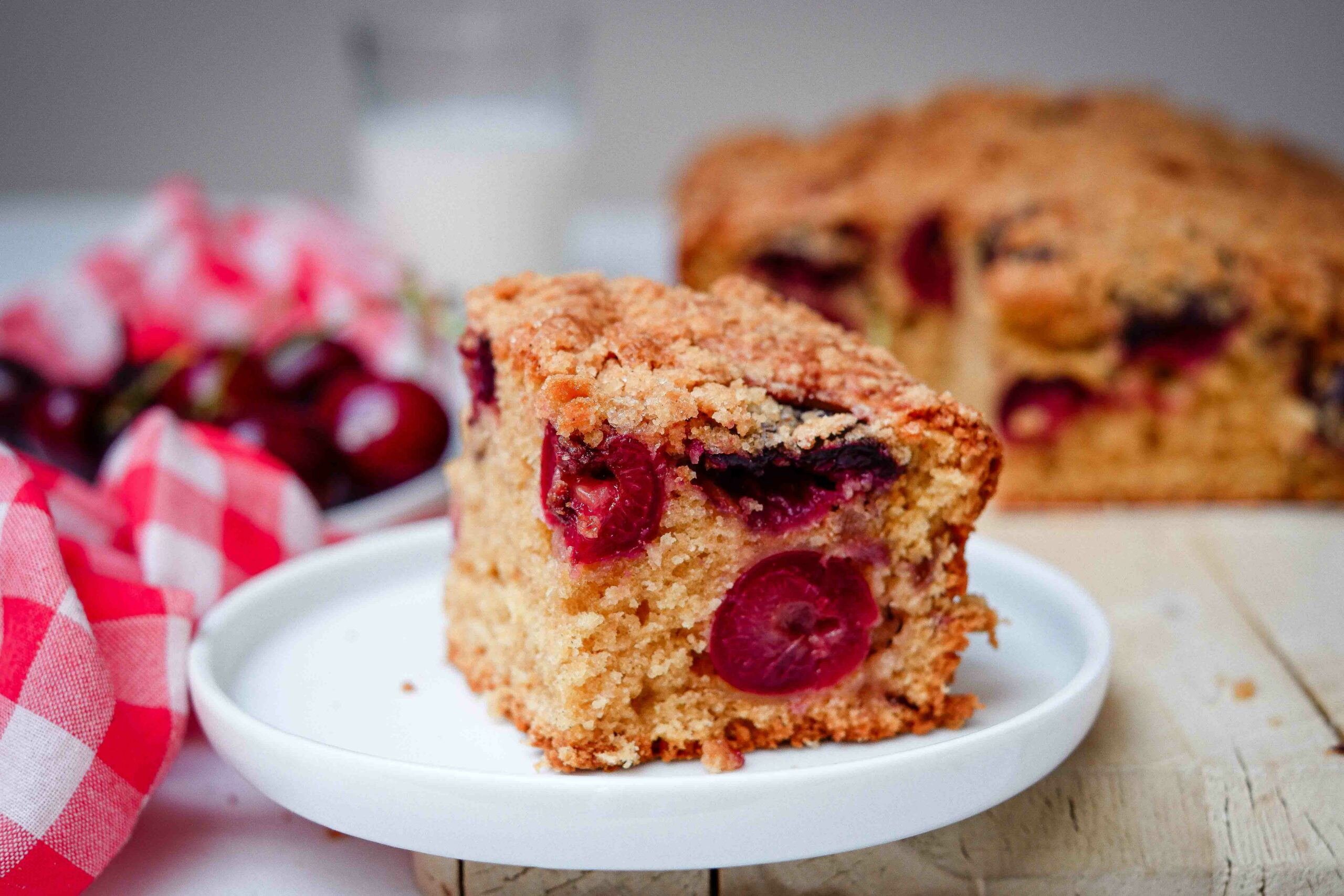 gâteau aux cerises moelleux : recette facile